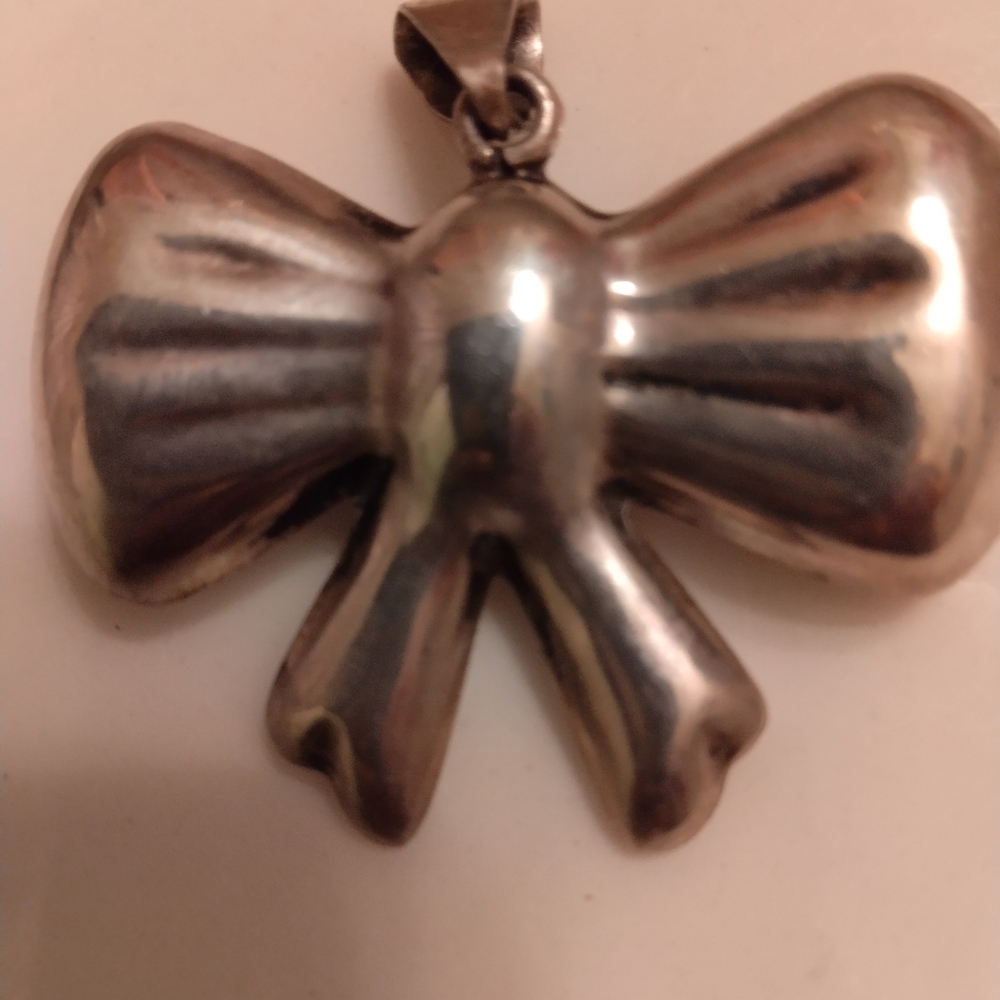 Elegant Sterling Silver Bow Pendant Necklace